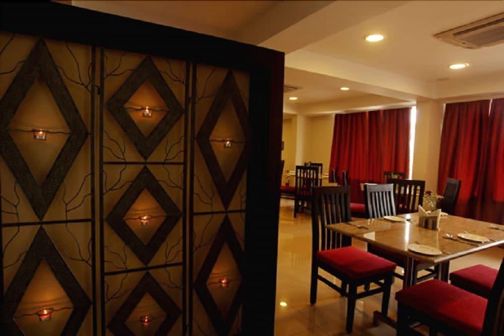 Hotel Nagarjuna Suites Bangalore Restaurante foto