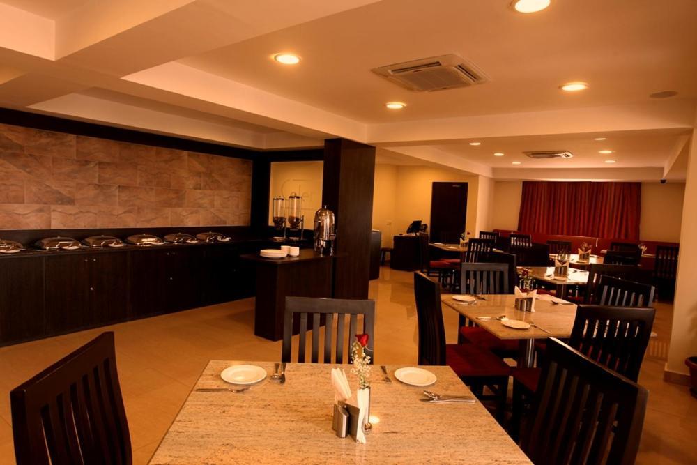 Nagarjuna Suites Bangalore Restaurante foto
